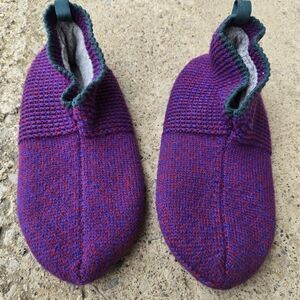 Bombas Knit Grip Slipper Socks in Purple Size M. Pet Hair
